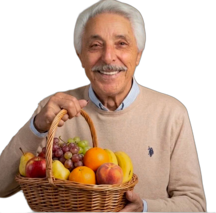 Fruttivendolo con un cesto di frutta fresca